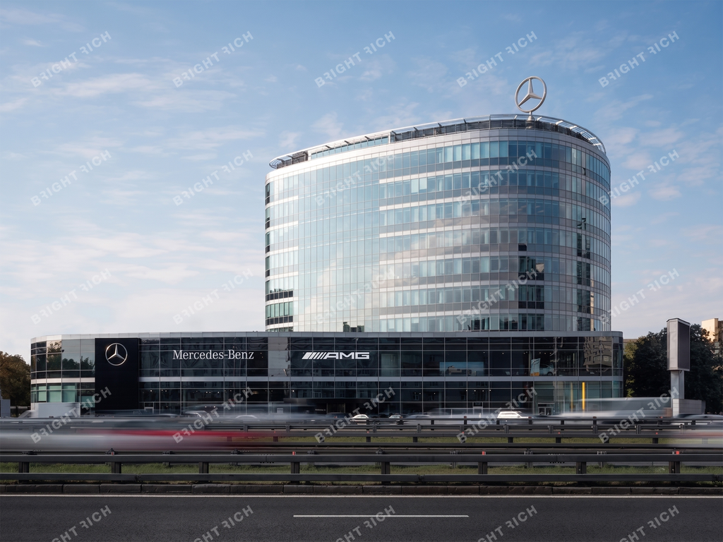 Бизнес-центр Mercedes-Benz Plaza